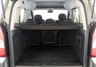 Подержанный автомобиль Peugeot Partner 2021 года (10 фото)