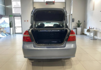 Подержанный автомобиль Chevrolet Aveo Sedan 2006 года (7 фото)