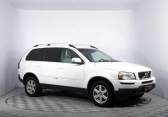 Подержанный автомобиль Volvo XC90 2011 года (3 фото)
