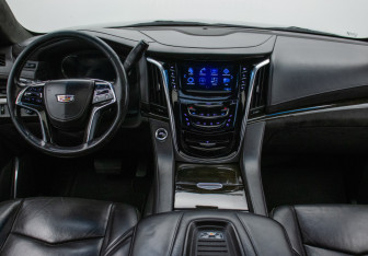 Подержанный автомобиль Cadillac Escalade Suv 2019 года (11 фото)