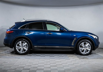 Подержанный автомобиль Infiniti FX 2012 года (4 фото)