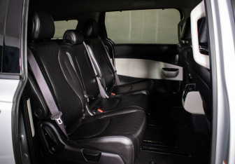 Подержанный автомобиль Kia Carnival 2021 года (9 фото)