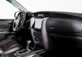 Подержанный автомобиль Toyota Fortuner 2022 года (9 фото)
