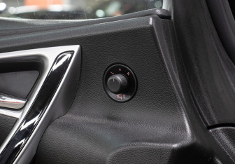 Подержанный автомобиль Opel Astra Hatchback 2013 года (20 фото)