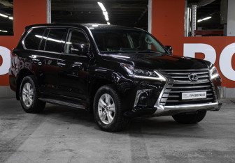 Подержанный автомобиль Lexus LX 2017 года (3 фото)