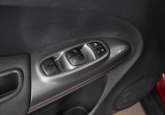 Подержанный автомобиль Nissan Juke 2012 года (8 фото)