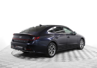 Подержанный автомобиль Hyundai Sonata 2021 года (5 фото)