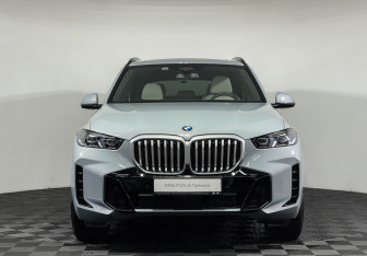 Подержанный автомобиль BMW X5 2025 года (3 фото)