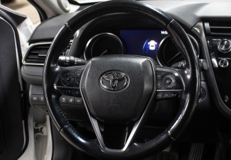 Подержанный автомобиль Toyota Camry Sedan 2020 года (17 фото)