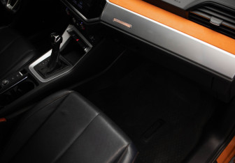 Подержанный автомобиль Audi Q3 2019 года (28 фото)