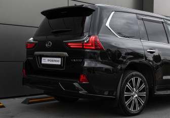 Подержанный автомобиль Lexus LX 2017 года (27 фото)