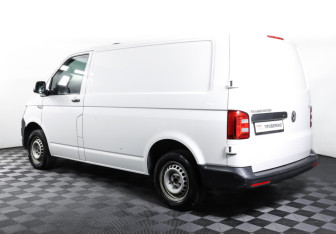 Подержанный автомобиль Volkswagen Transporter Van 2018 года (7 фото)