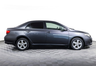 Подержанный автомобиль Toyota Corolla Sedan 2012 года (4 фото)