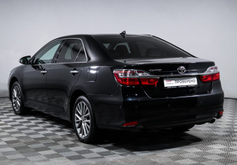 Подержанный автомобиль Toyota Camry Sedan 2017 года (7 фото)