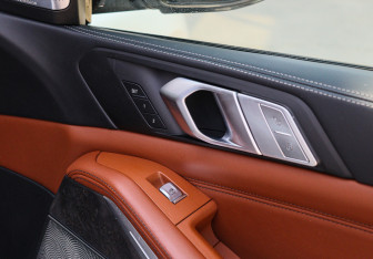 Подержанный автомобиль BMW X7 2020 года (9 фото)