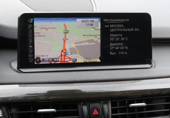 Подержанный автомобиль BMW X5 2014 года (20 фото)