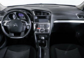 Подержанный автомобиль Citroen C4 Sedan 2016 года (10 фото)