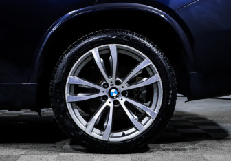 Подержанный автомобиль BMW X5 2015 года (15 фото)