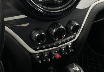 Подержанный автомобиль MINI Countryman 2019 года (17 фото)