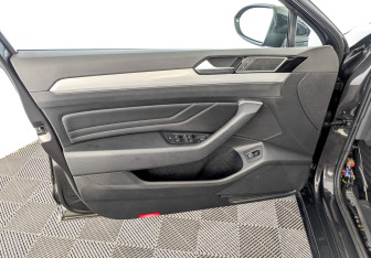 Подержанный автомобиль Volkswagen Passat Sedan 2020 года (19 фото)