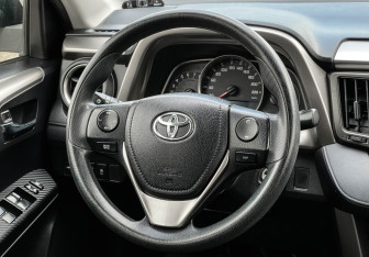 Подержанный автомобиль Toyota RAV4 2014 года (14 фото)