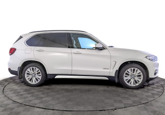 Подержанный автомобиль BMW X5 2015 года (4 фото)