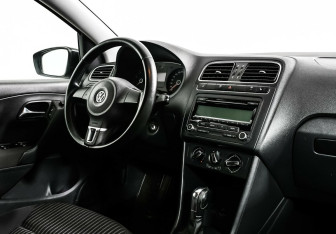 Подержанный автомобиль Volkswagen Polo Sedan 2012 года (5 фото)