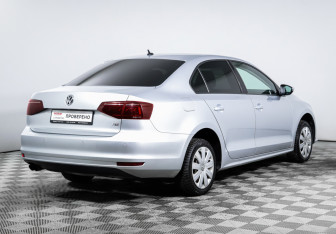 Подержанный автомобиль Volkswagen Jetta Sedan 2016 года (5 фото)