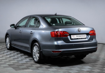 Подержанный автомобиль Volkswagen Jetta Sedan 2012 года (7 фото)