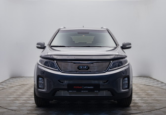 Подержанный автомобиль Kia Sorento 2015 года (8 фото)