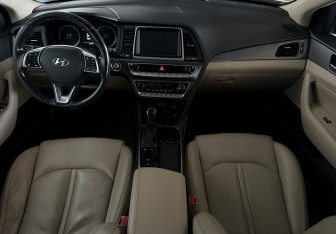 Подержанный автомобиль Hyundai Sonata 2018 года (11 фото)