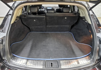 Подержанный автомобиль Infiniti QX70 2013 года (10 фото)