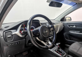 Подержанный автомобиль Kia Rio Hatchback 2021 года (16 фото)