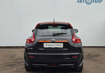 Подержанный автомобиль Nissan Juke 2013 года (6 фото)