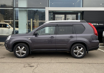 Подержанный автомобиль Nissan X-Trail 2013 года (8 фото)