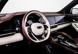 Подержанный автомобиль Geely Monjaro 2023 года (14 фото)