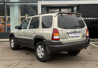 Подержанный автомобиль Mazda Tribute 2004 года (7 фото)