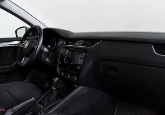 Подержанный автомобиль Skoda Octavia Liftback 2018 года (7 фото)