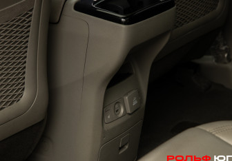 Подержанный автомобиль Kia Carnival 2017 года (19 фото)