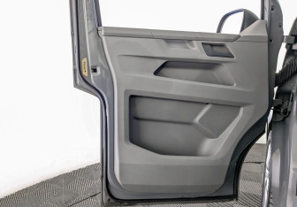 Подержанный автомобиль Volkswagen Caravelle 2020 года (19 фото)