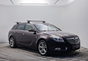 Подержанный автомобиль Opel Insignia Wagon 2011 года (3 фото)