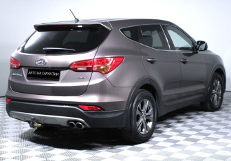 Подержанный автомобиль Hyundai Santa Fe 2012 года (3 фото)