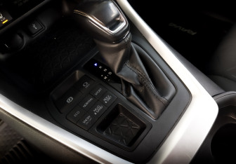 Подержанный автомобиль Toyota RAV4 2021 года (25 фото)