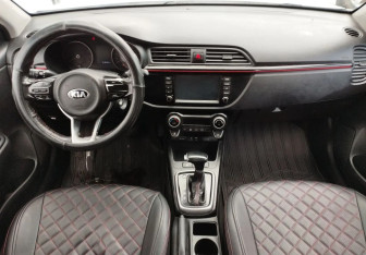 Подержанный автомобиль Kia Rio Hatchback 2019 года (9 фото)