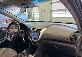 Подержанный автомобиль Hyundai Solaris Sedan 2013 года (10 фото)