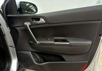 Подержанный автомобиль Kia Sportage 2016 года (23 фото)