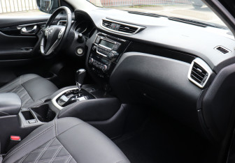 Подержанный автомобиль Nissan Qashqai 2017 года (8 фото)