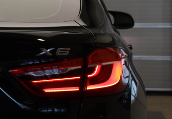 Подержанный автомобиль BMW X6 2016 года (23 фото)