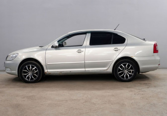 Подержанный автомобиль Skoda Octavia Liftback 2011 года (4 фото)