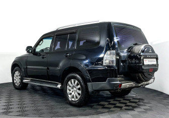 Подержанный автомобиль Mitsubishi Pajero 2008 года (7 фото)